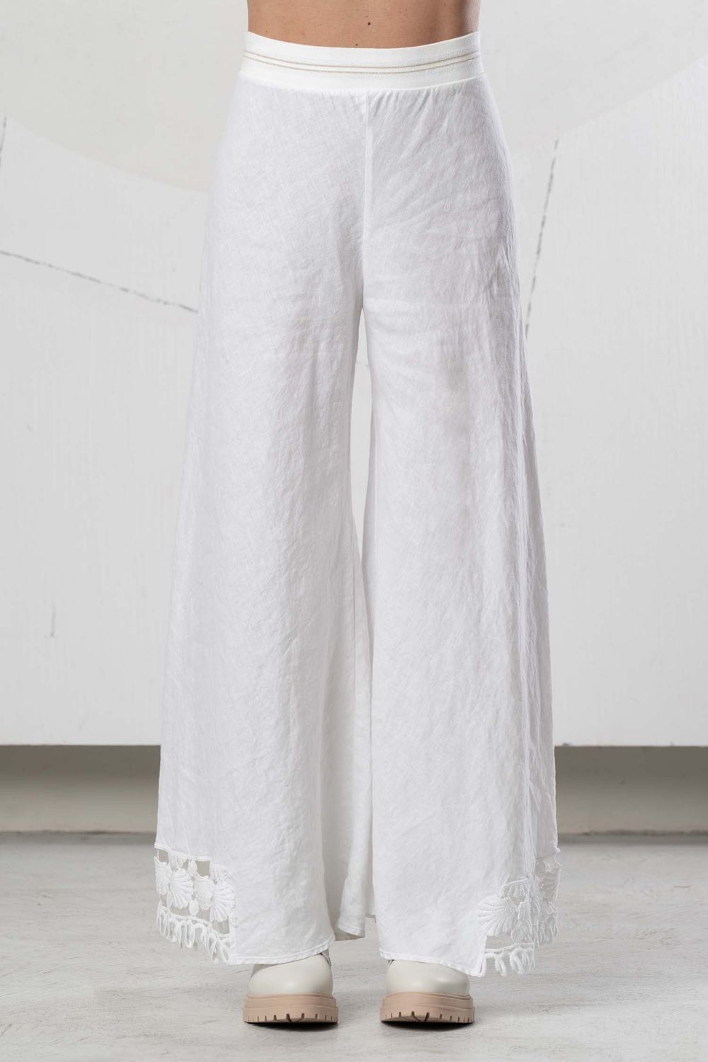 Elisa Cavaletti - Pants linen with shell macrame embroidery