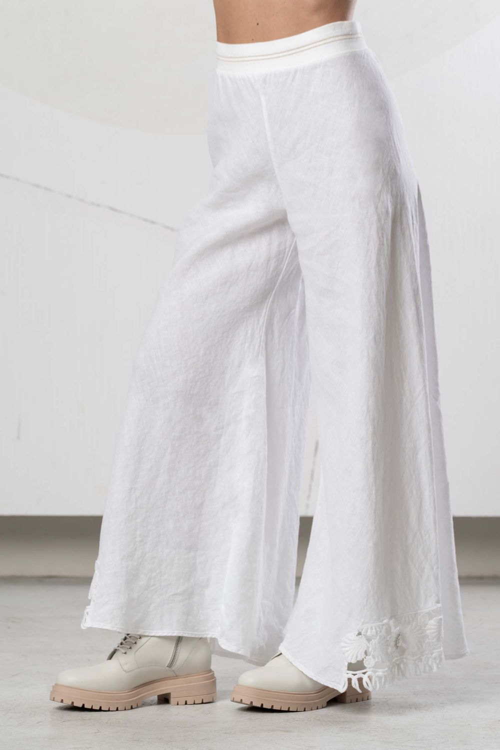 Elisa Cavaletti - Pants linen with shell macrame embroidery