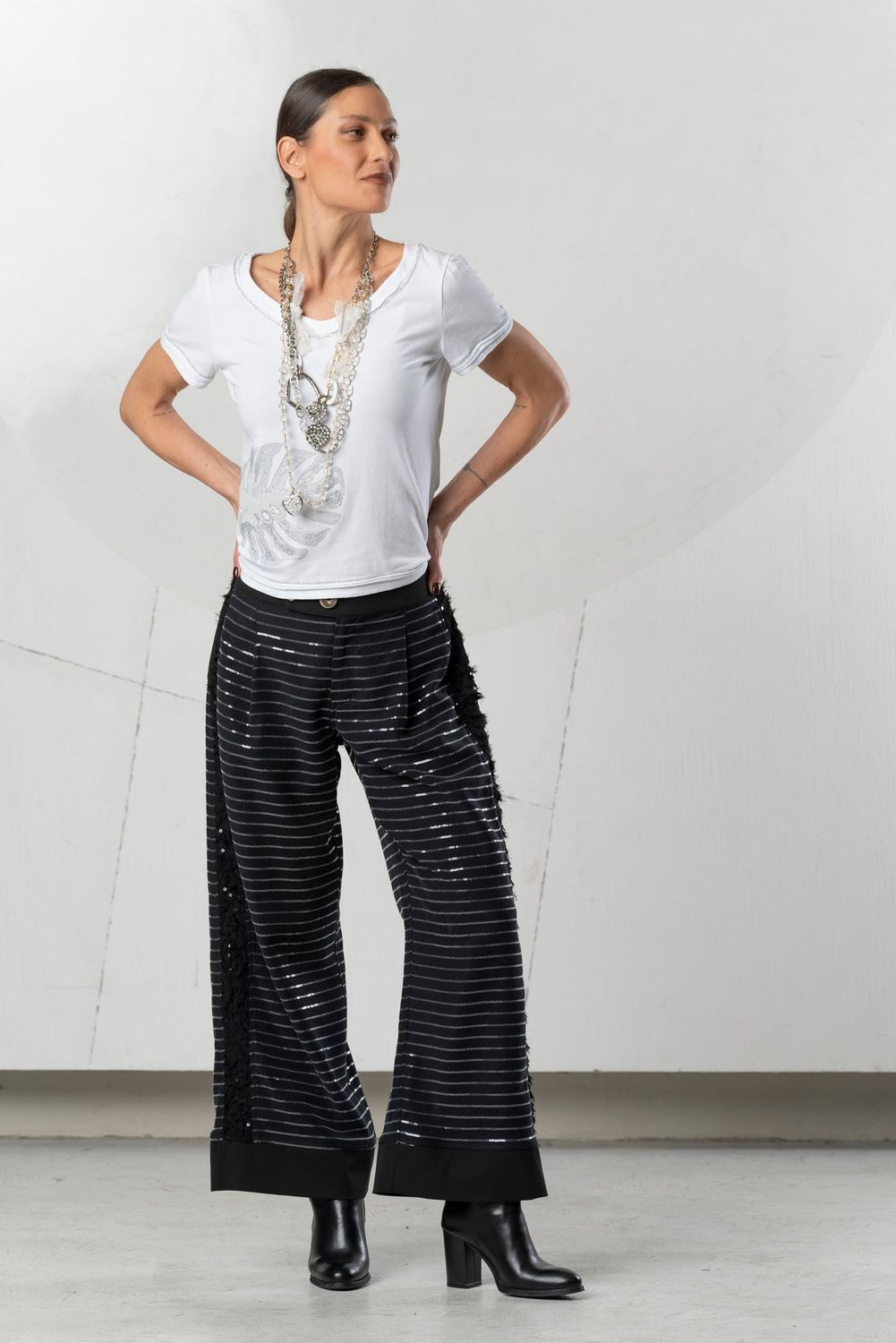 Elisa Cavaletti - T-Shirt leave print rhinestone and pearls
