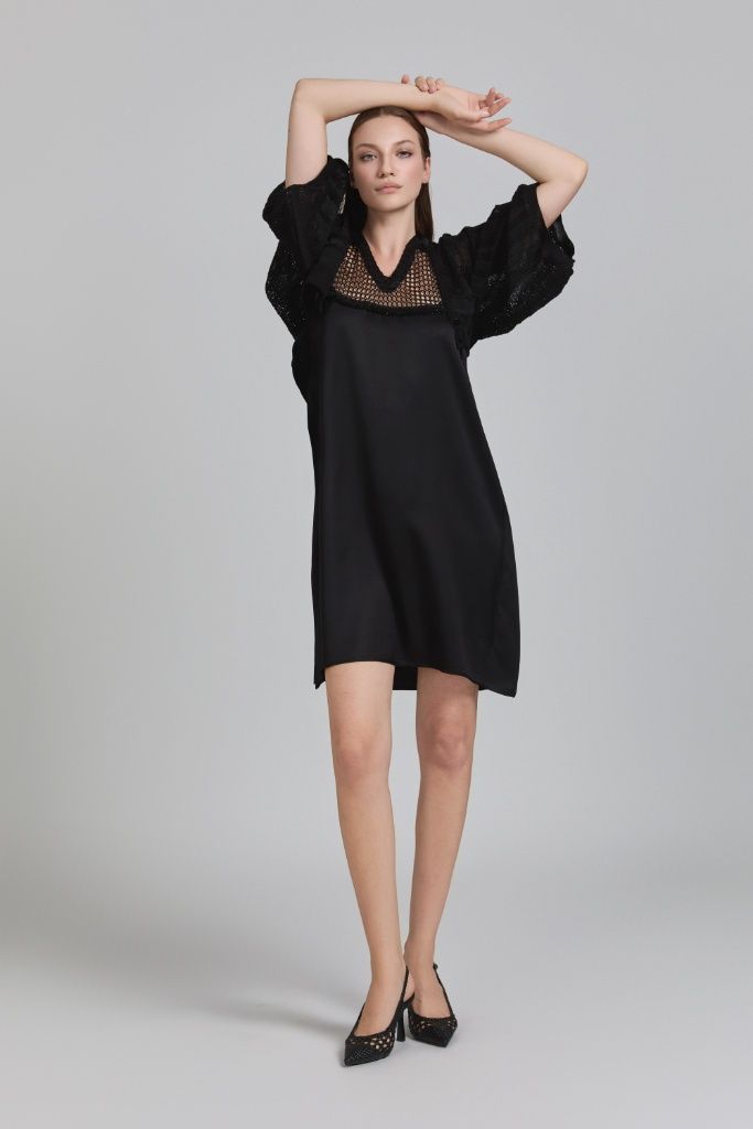Tricot Chic - Dress satin crochet bust