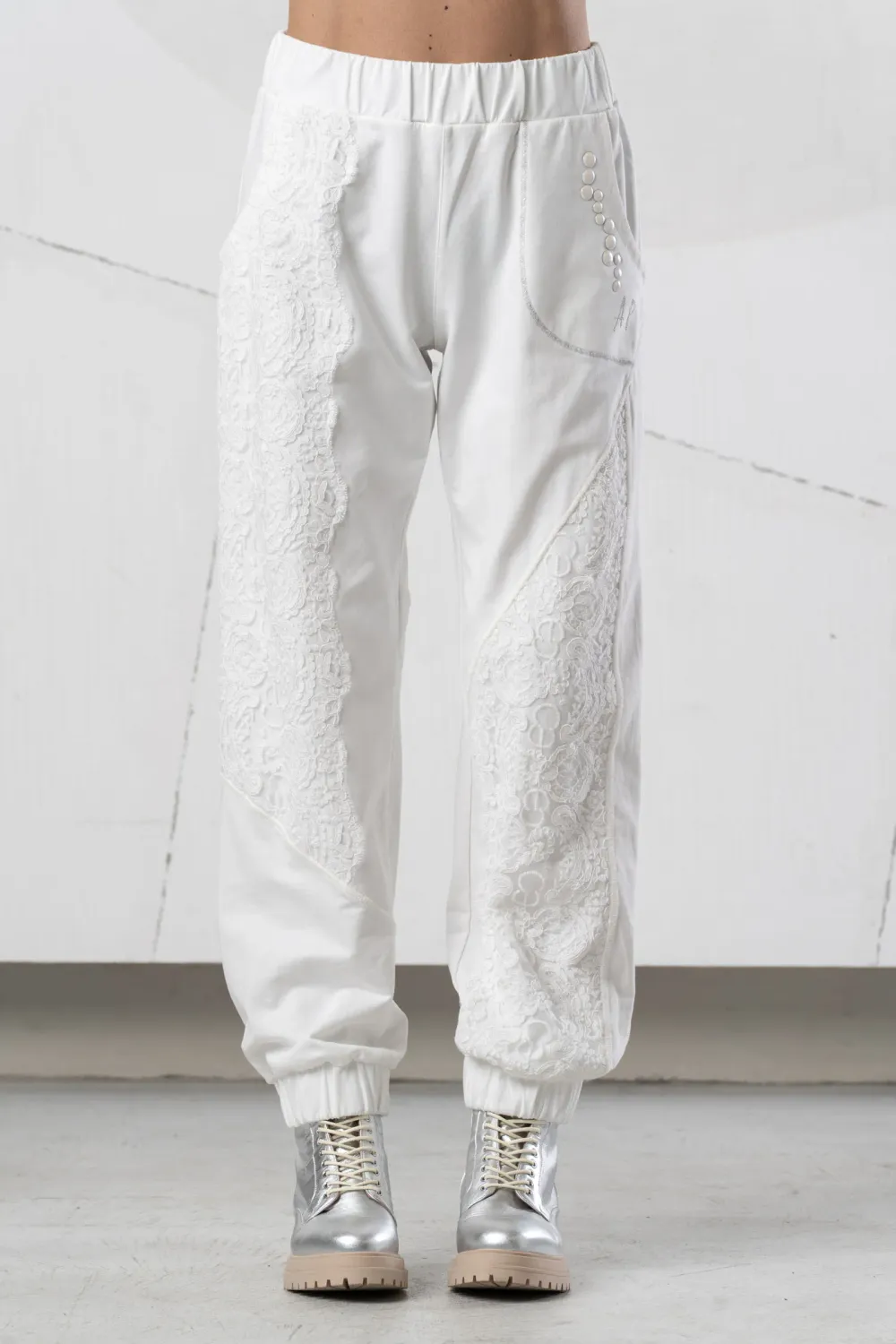 Elisa Cavaletti - Jogging lace and pearls