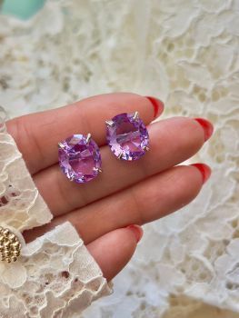 Earring  with purple kunzita zirconia stone in oval format and plating white gold