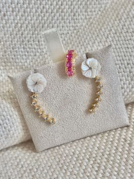 Ear Cuff Earring with Mother-of-Pearl Flower and Crystal Zircon in Gold Plating