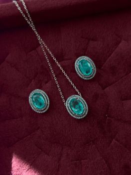 Set semi jewelry with white crystal Oval zirconia stone and Colombian emerald Fusion and plating white gold.