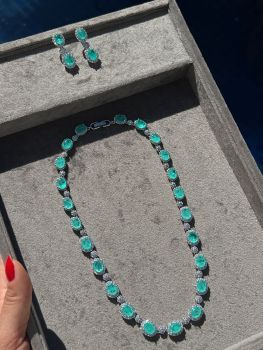 Set Luxury with oval crystal zirconia stone and Fusion Colombian emerald ( jewelry clasp) and plating white gold