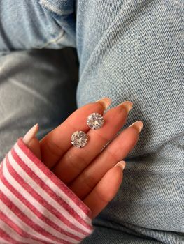 10mm Light Point Earring in White Rhodium Plating