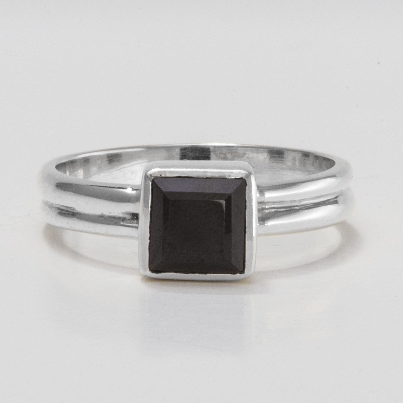 Iolite Refined Unisex Ring