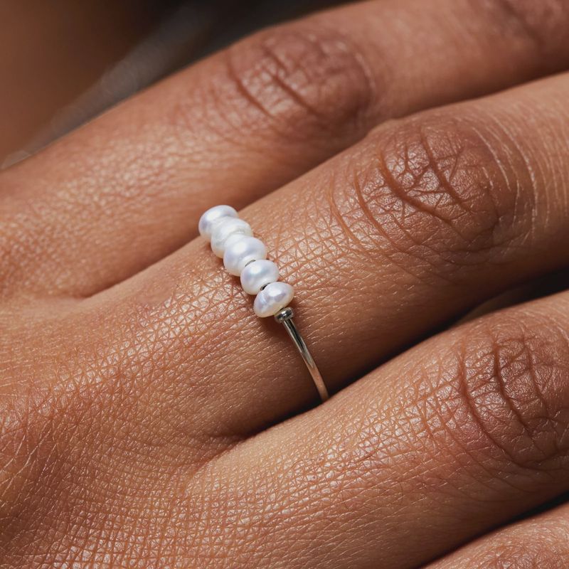 Mini Pearls Ring/Size 7 (A)