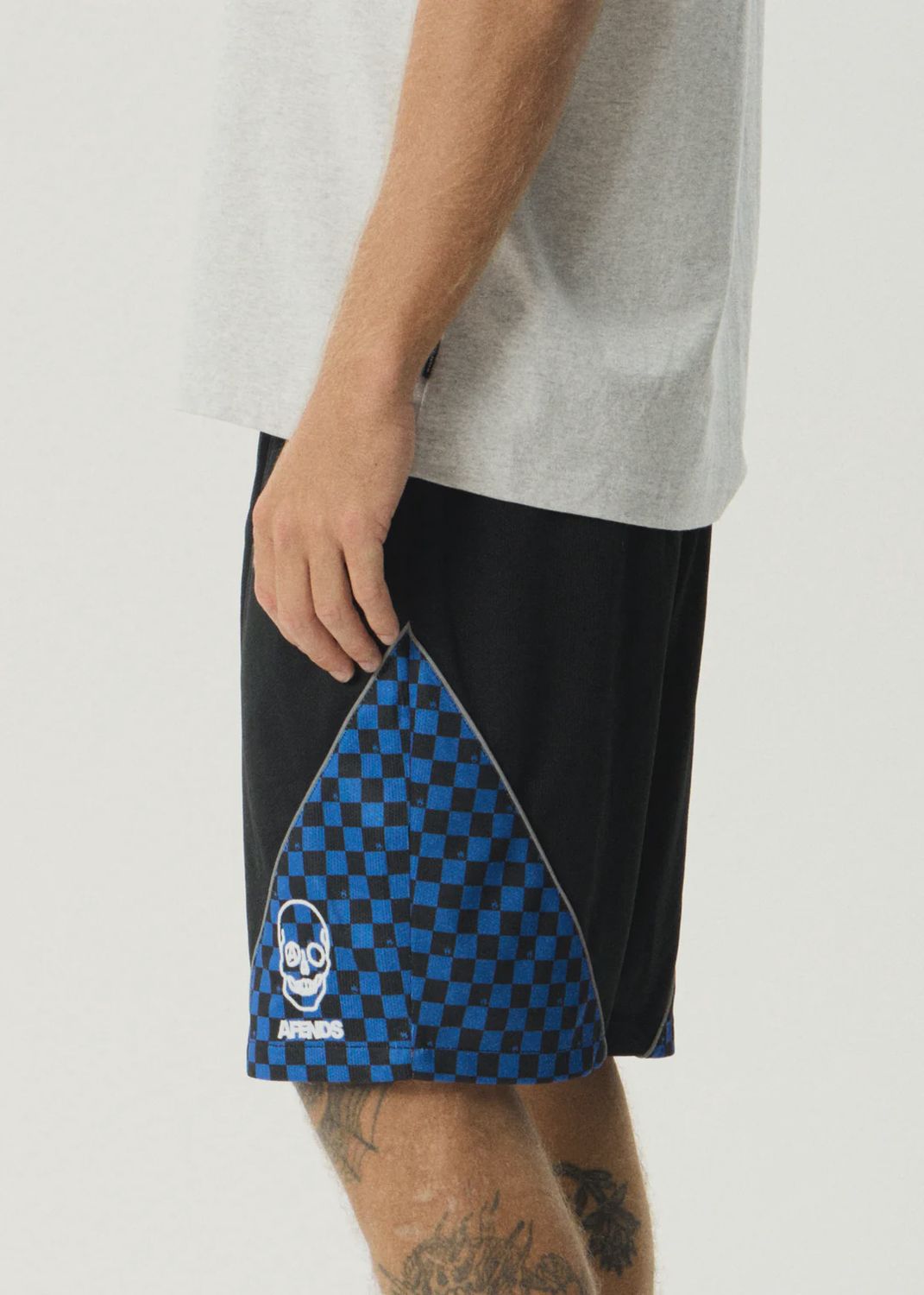 In'It 1000 - Paneled Short 20" - Black