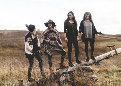 WOMEN'S CLOTHING