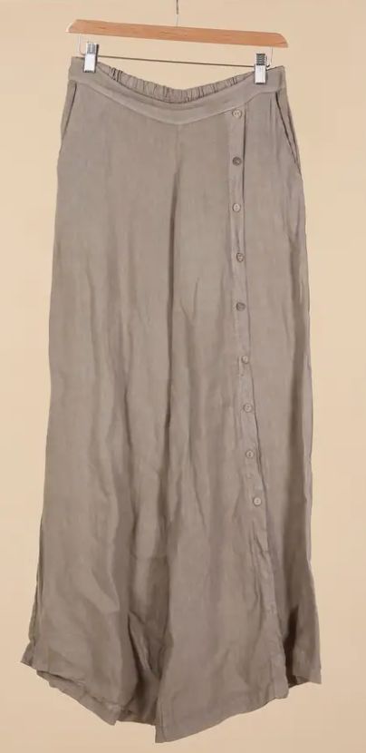 Straight Buttoned Linen, Colour: Sand