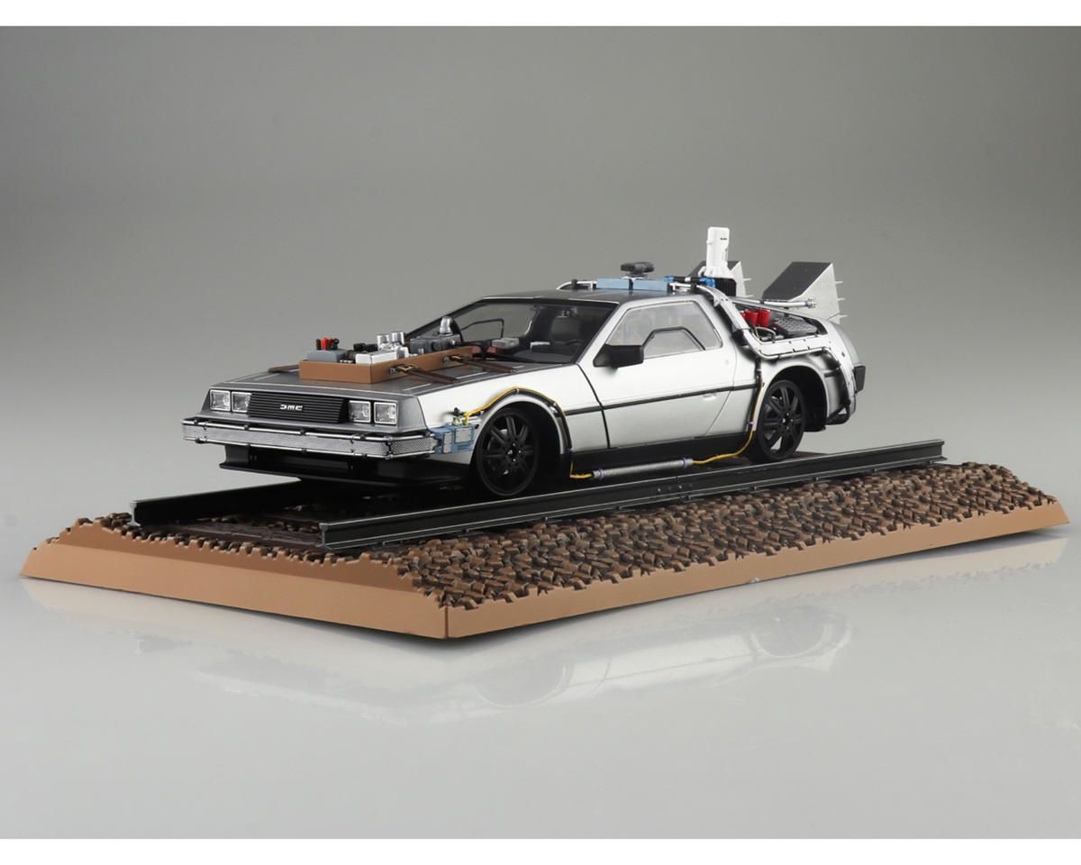 Aoshima 1/24 DeLorean DMC-12 Back To The Future Time Machine Model Kit