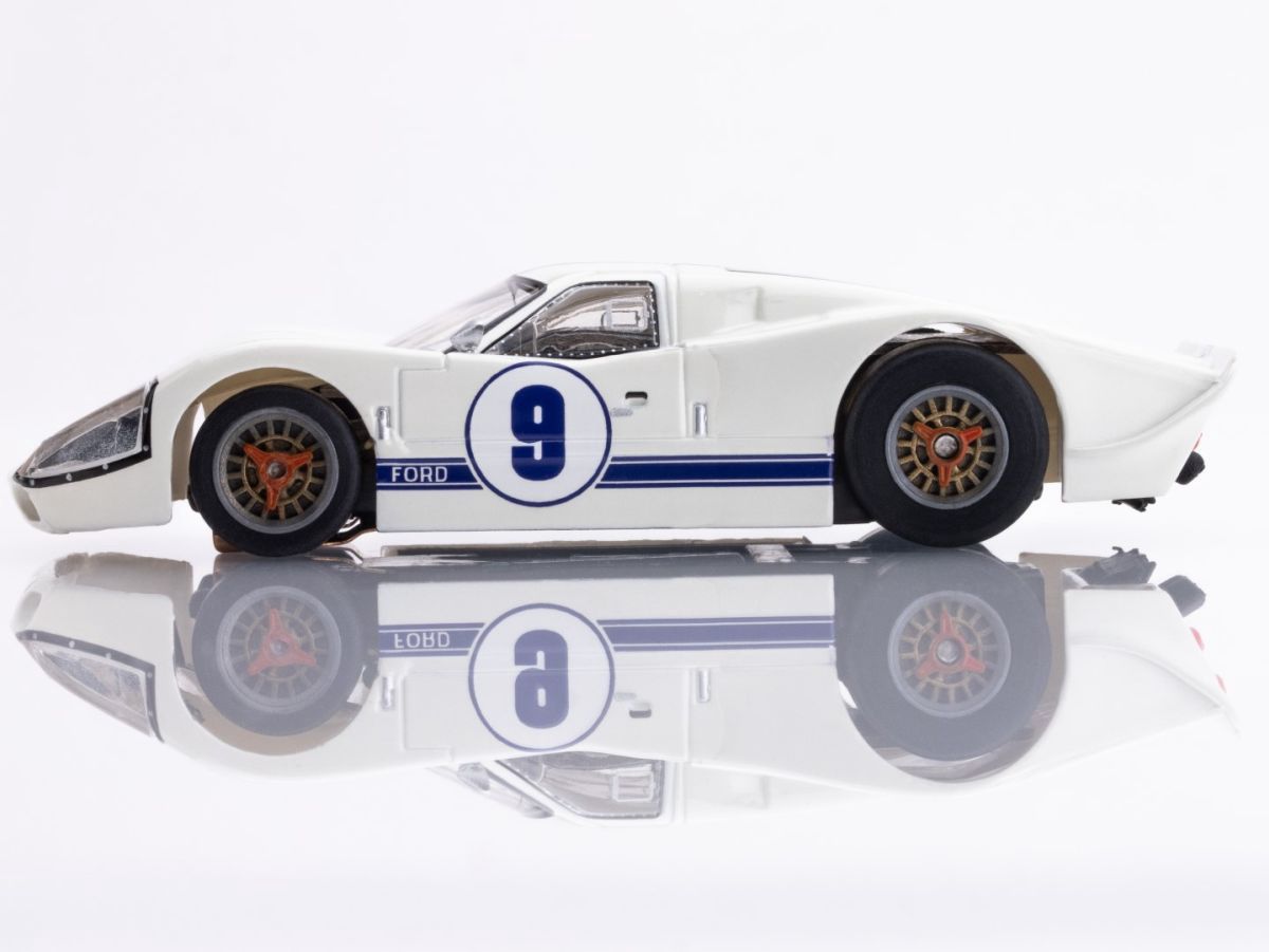 AFX Collector Series 1967 Ford GT40 MKV IV #9 HO Slot Car