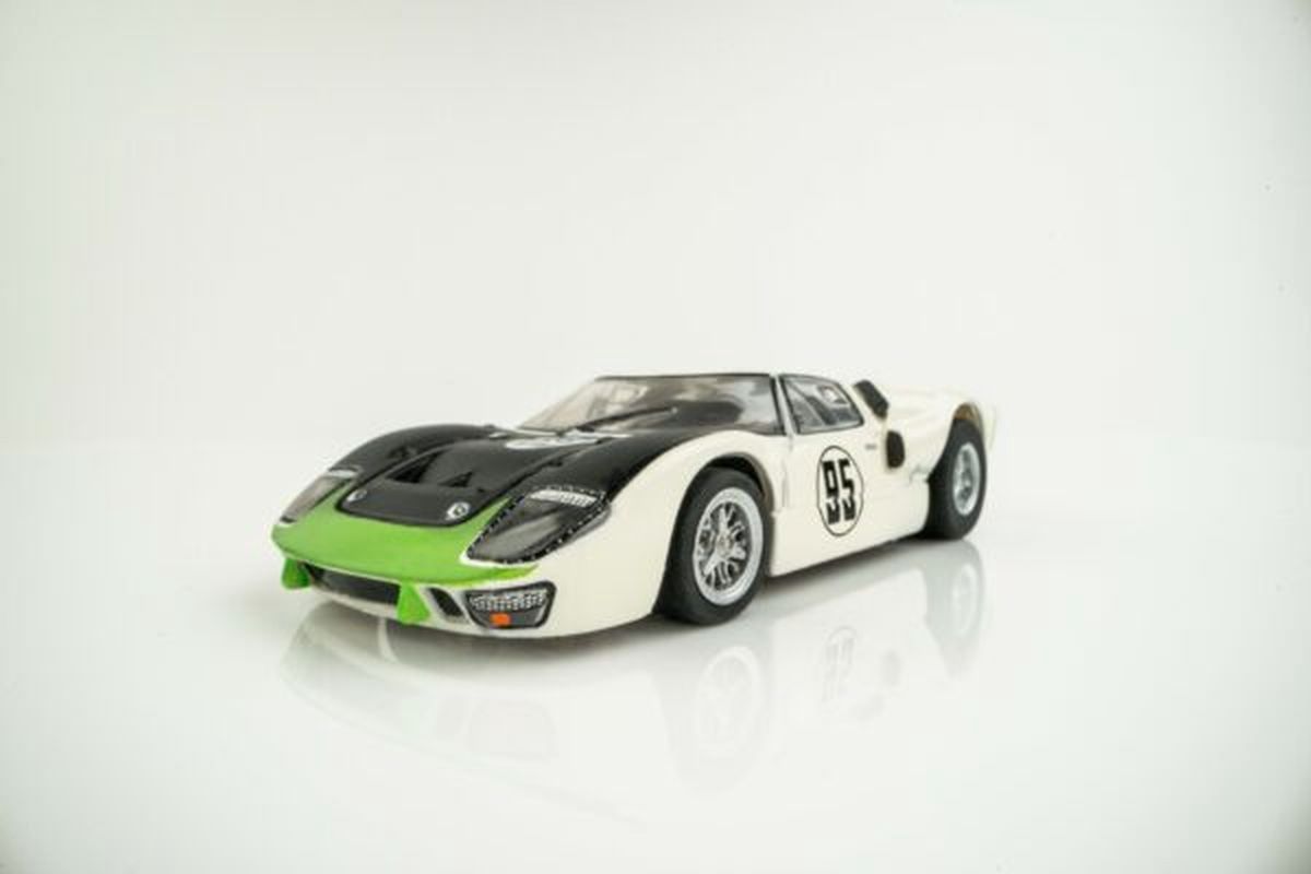 AFX Collector Series 1966 Ford GT40 Mark II Daytona #95 HO Slot Car