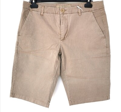 Men&#39;s shorts in micro-pattern