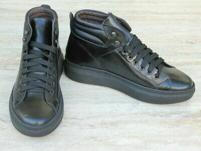 Leather sneakers with stitched sole