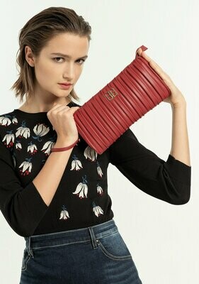 ​Regular clutch bag in embossed eco leather with logo.