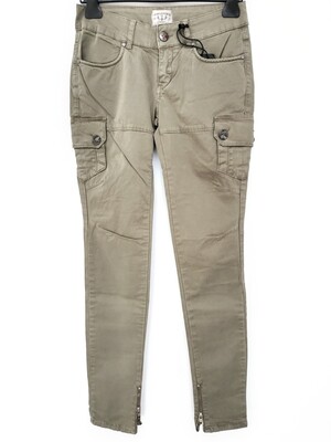 Skinny pants with side pockets