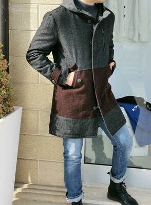 Cappotto in lana con cappuccio 