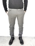 Pantalone chino slim in gabardina