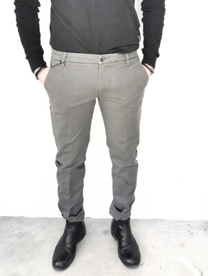 Slim fit gabardine chino pant