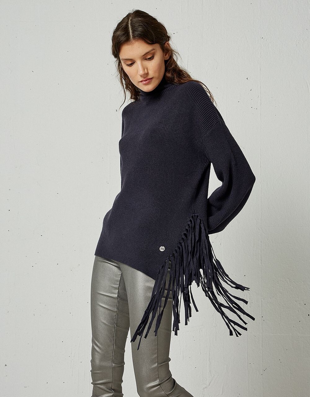 RIB KNIT WITH FRINGES