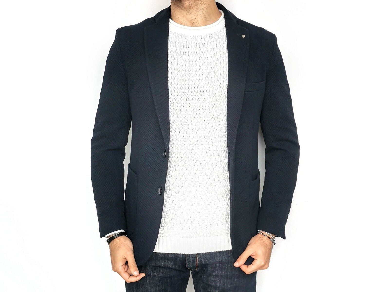 Jacket with woven stretch fabric