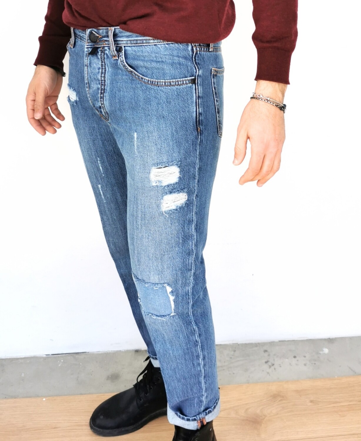 Slim fit jeans with breaks