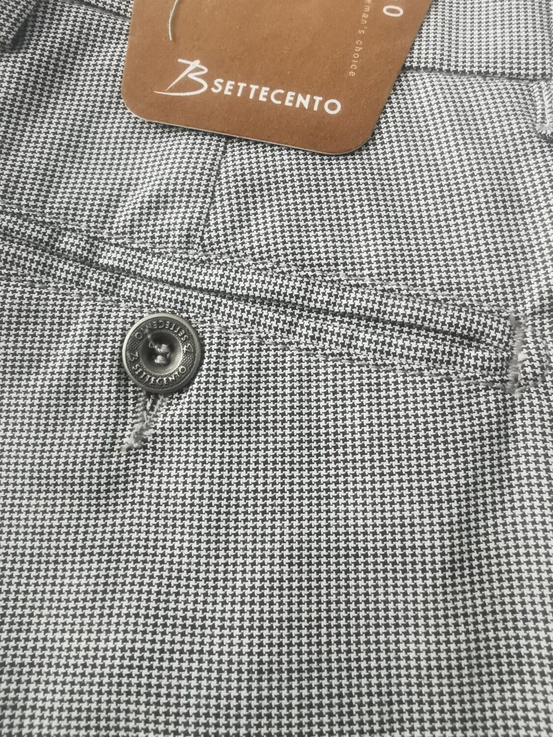 Slim fit pants with micro-pattern