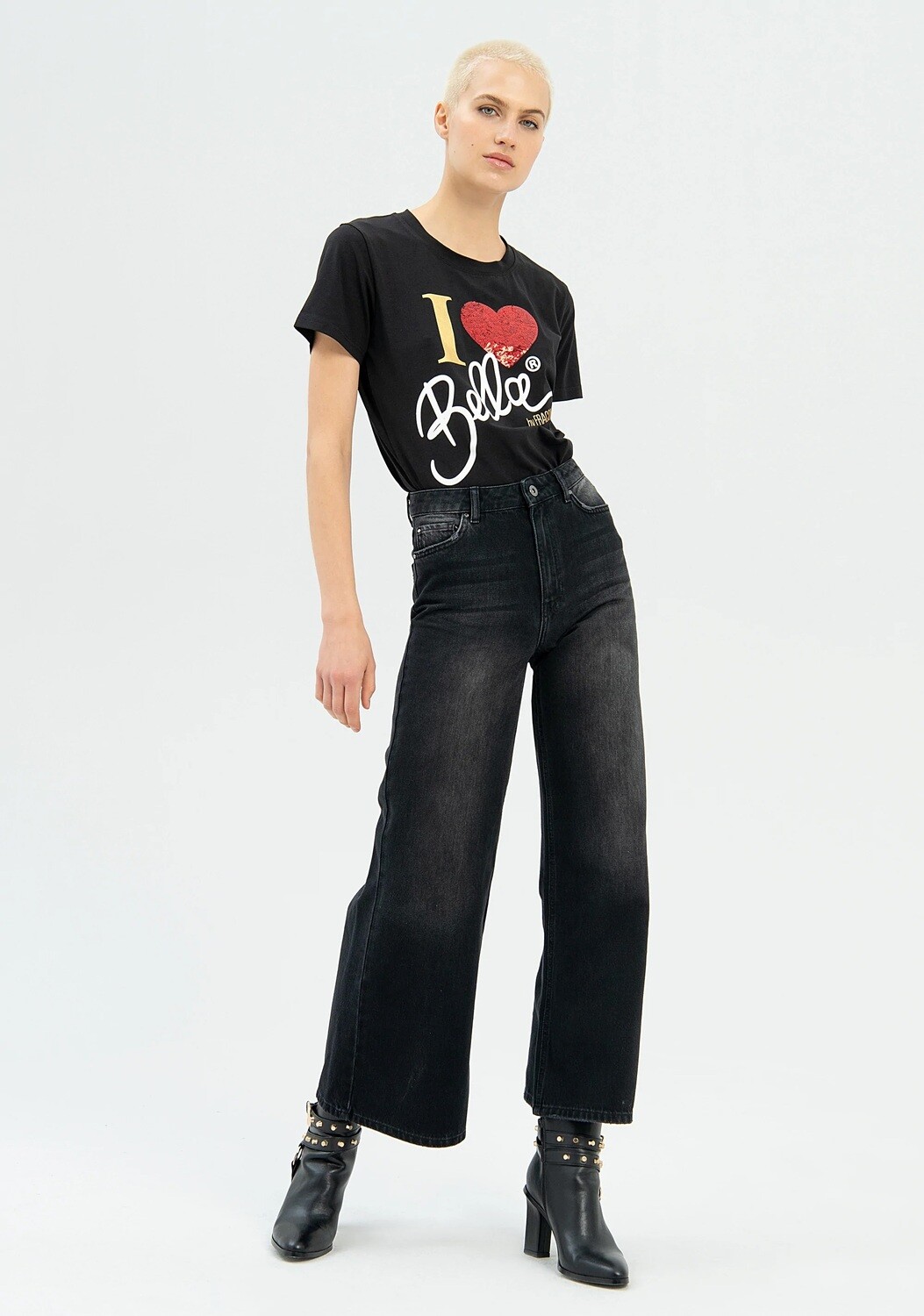 ​Cropped flare jeans in black denim