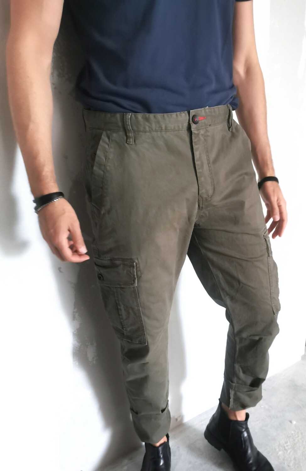 Pantalone chino con tasconi