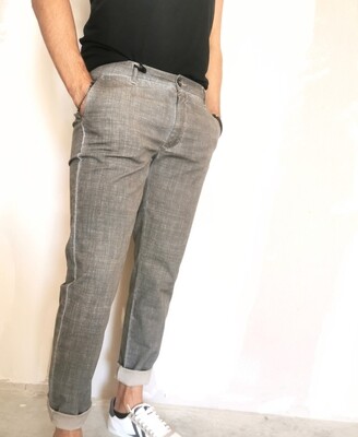 ​Slim chino pants in micro-pattern