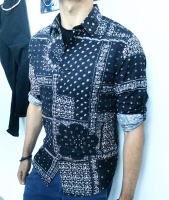 Slim shirt with foulard pattern