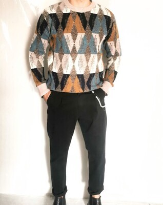 ​Slim chino pants with pleats