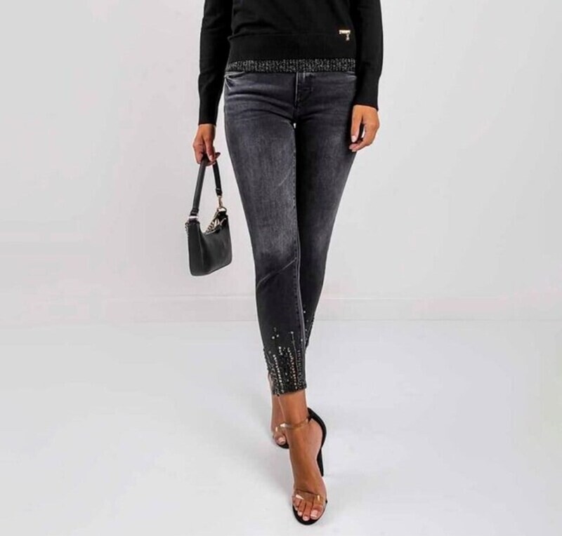 ​Skinny cropped jeans in black denim