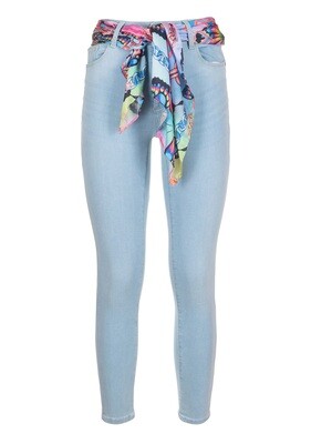 Skinny jeans with foulard