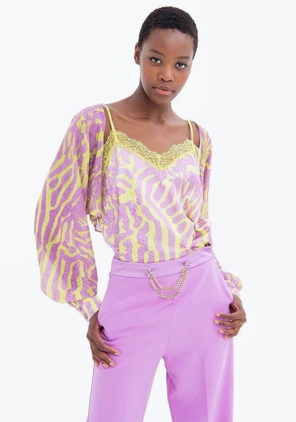 Regular bolero in abstract