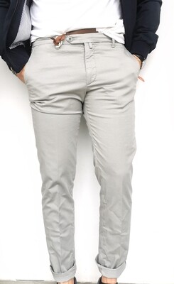 ​Slim chino pants in micro-pattern