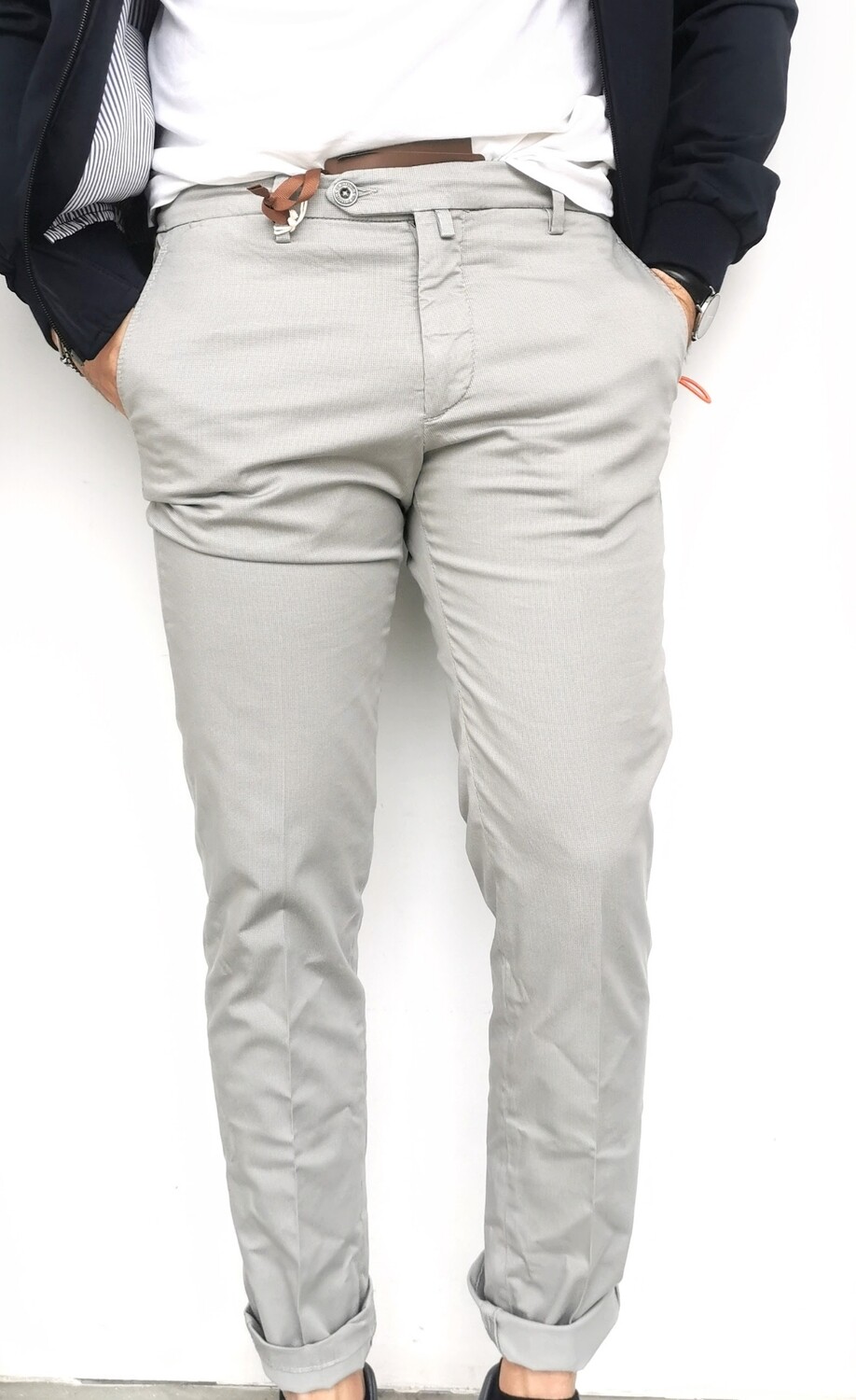 ​Slim chino pants in micro-pattern