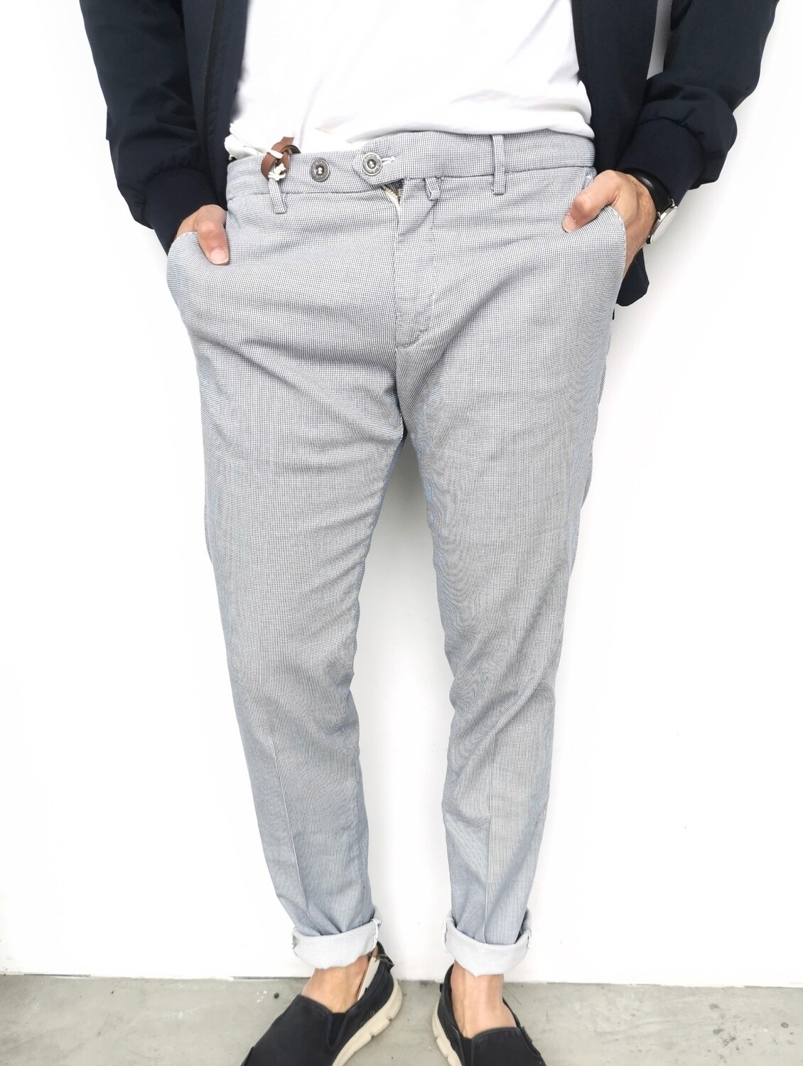Slim chino pantss in textured fabric