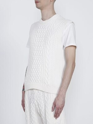 ​Sleeveless sweater with cable