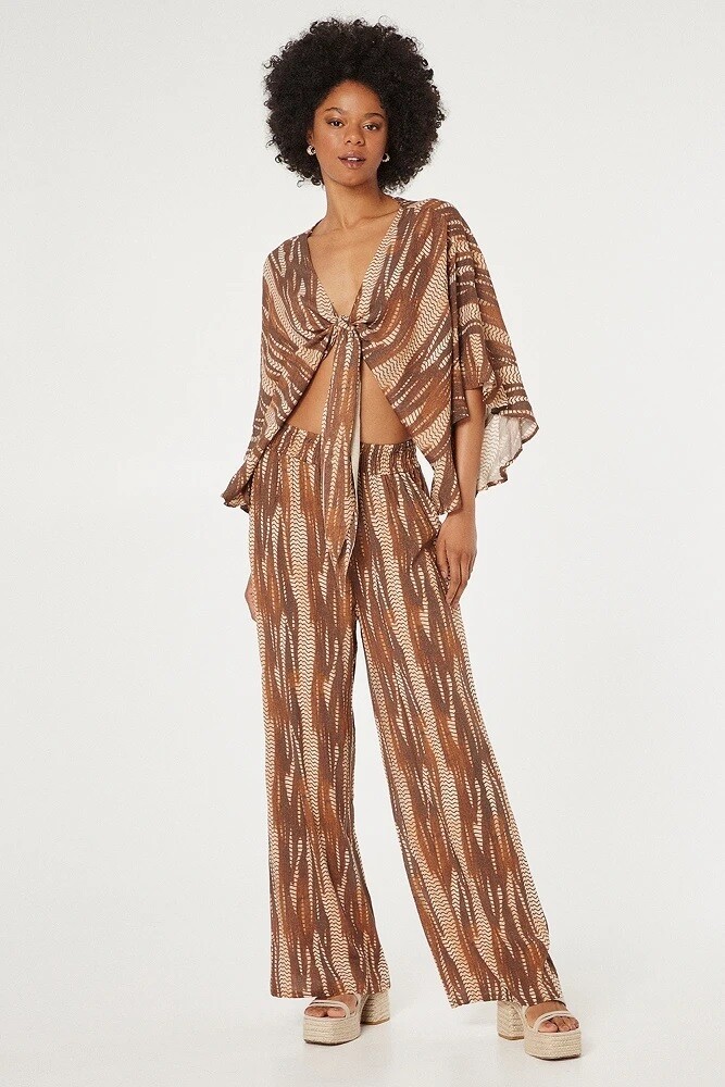 Printed crop top with bat sleeves