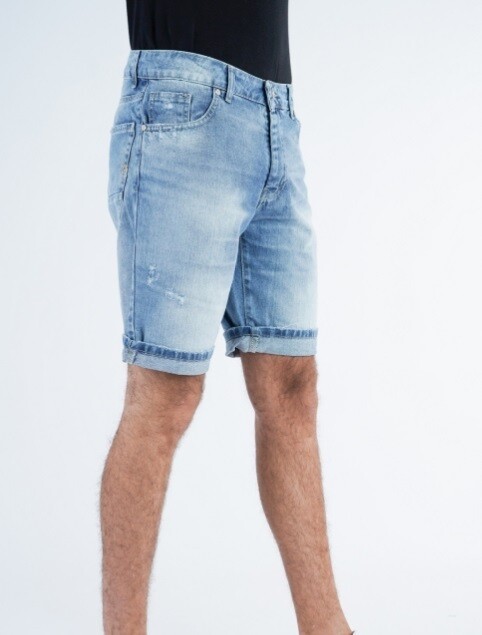 ​​Regular Bermuda shorts in denim