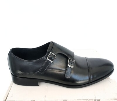 ​​Men&#39;s ceremony shoes with stitched buckles