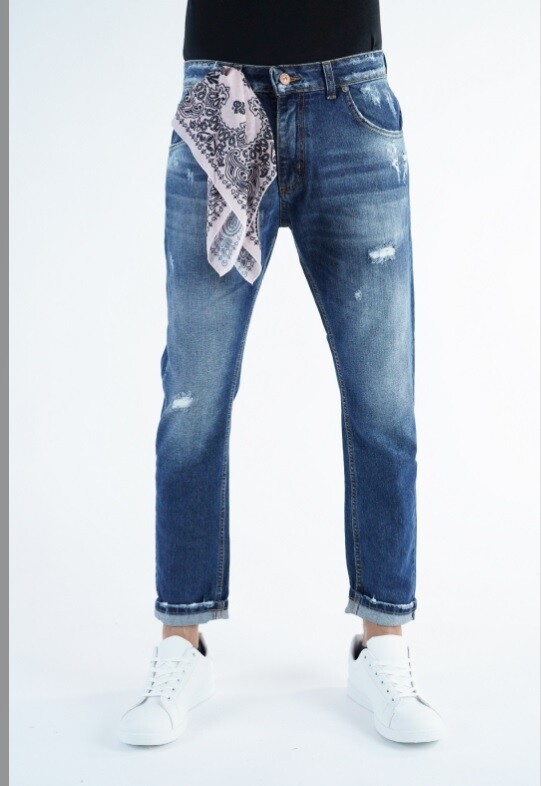 ​​Slim jeans with rips