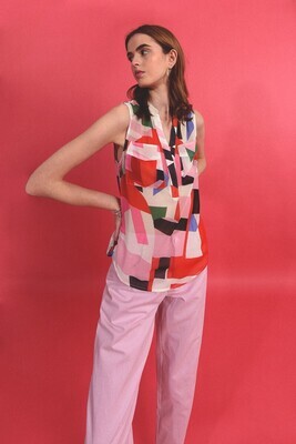 ​​Regular top with pockets