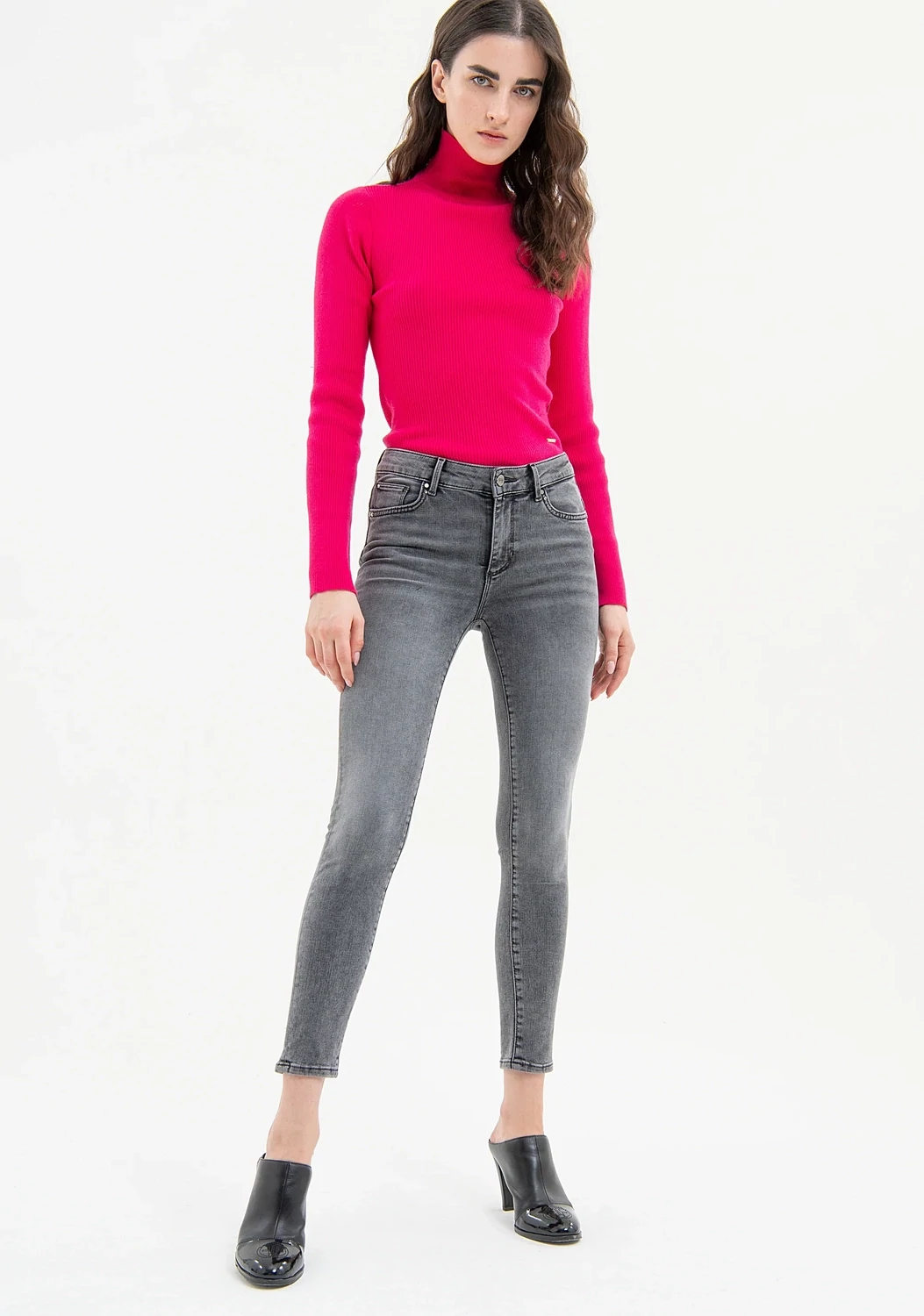 Shape up skinny jeans in gray denim
