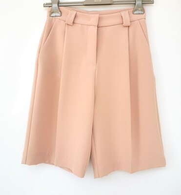​​Regular high-waisted shorts​