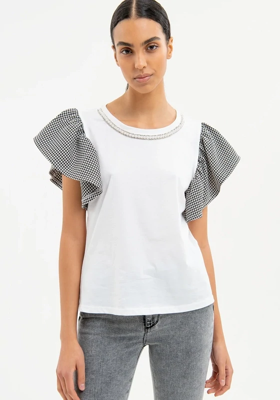 T-shirt with pearls and ruffles