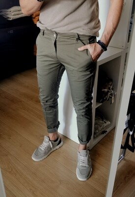 ​​Slim cropped chino pants